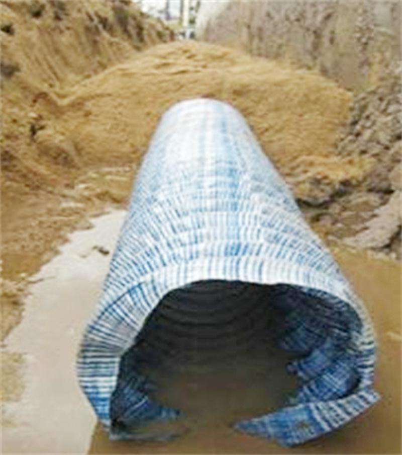 Soft permeable pipe drainage construction