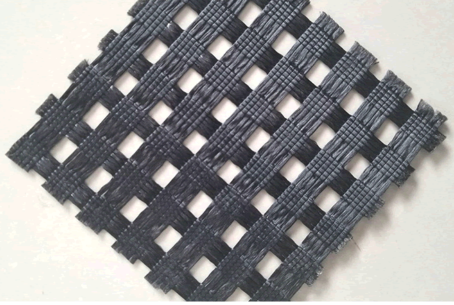Warp knitted polyester geogrid